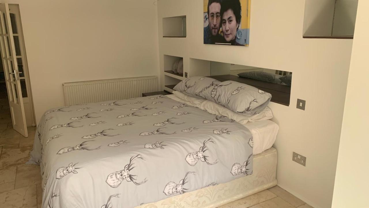 הוילה בקסטון Spacious With Spectacular Views And Private Garden מראה חיצוני תמונה
