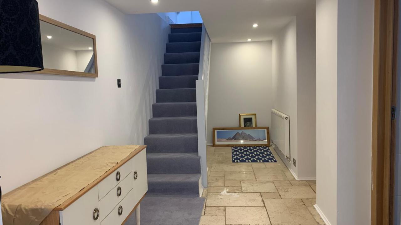 הוילה בקסטון Spacious With Spectacular Views And Private Garden מראה חיצוני תמונה