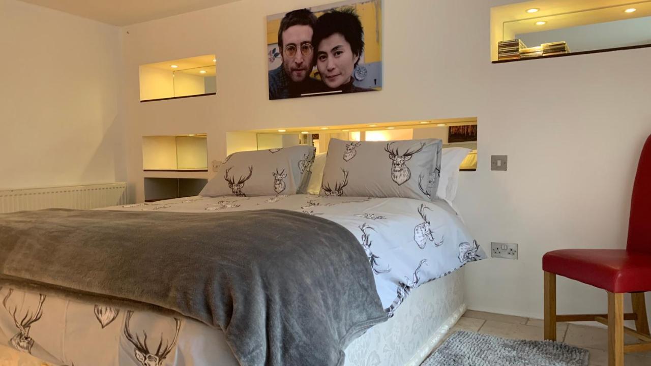 הוילה בקסטון Spacious With Spectacular Views And Private Garden מראה חיצוני תמונה